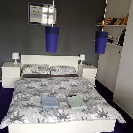 Private Bedroom Near Alexanderplatz In Sharing Apartment Берлин Экстерьер фото